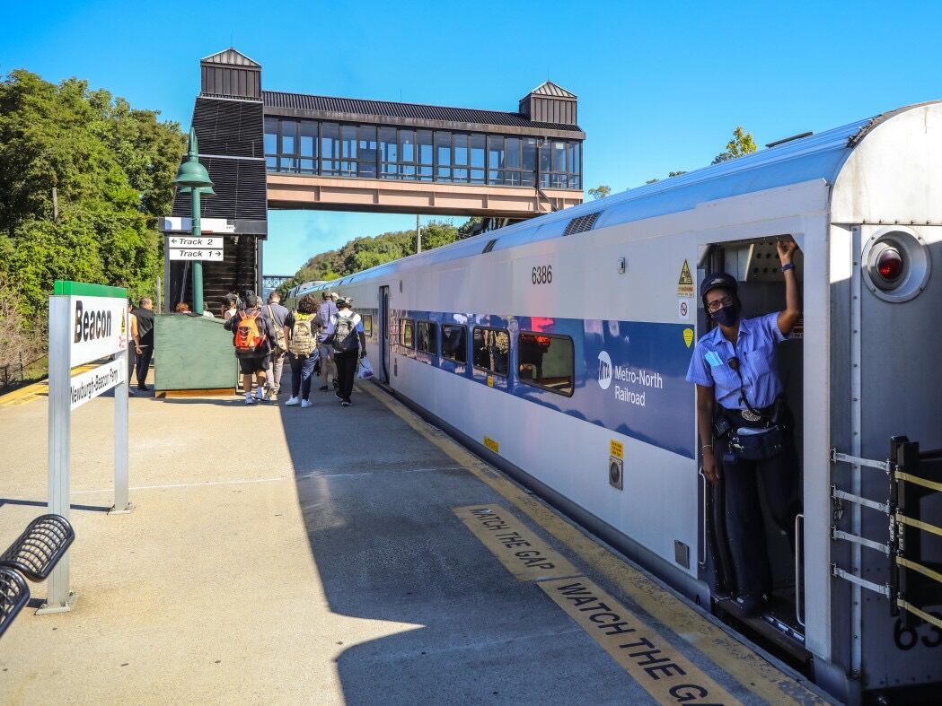 Picture of Train from the City - Metro North Beacon