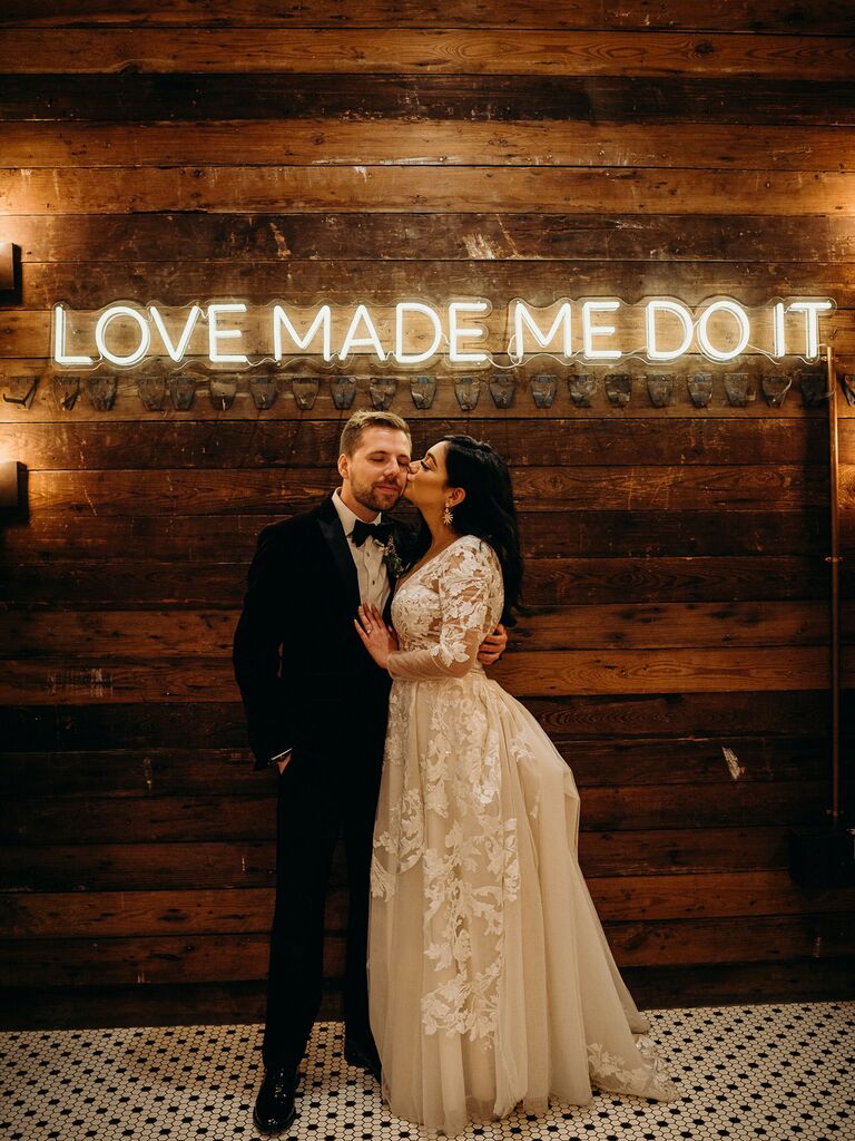 winter wedding ideas neon sign