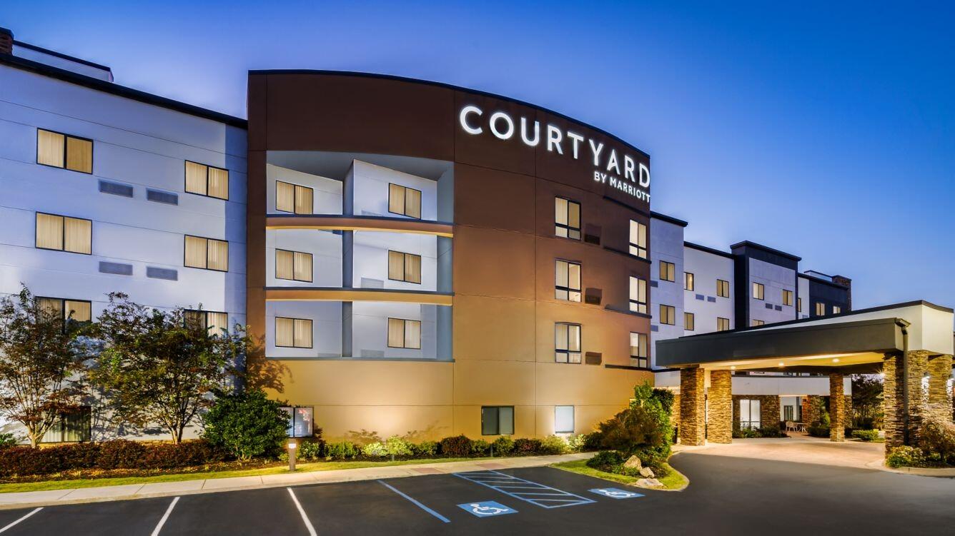 Picture of Courtyard Auburn
