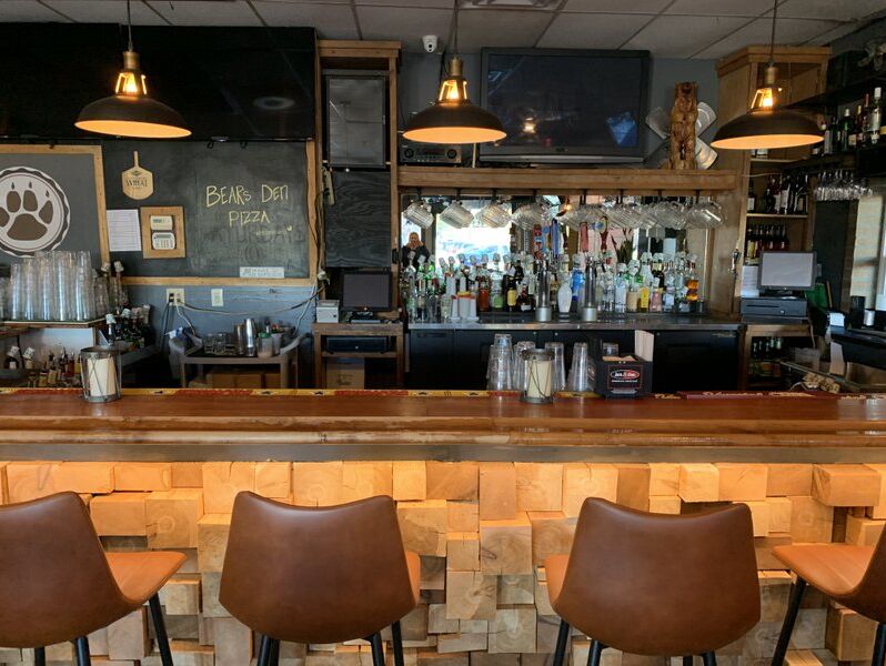 Picture of Bears Den Pizza