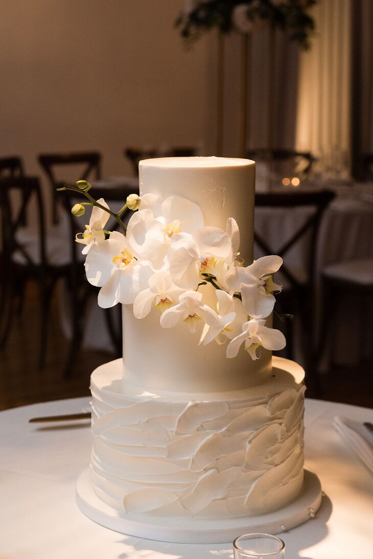 Simple Wedding Cake at The Ivy Room at Tree Studios in Chicago, Illinois