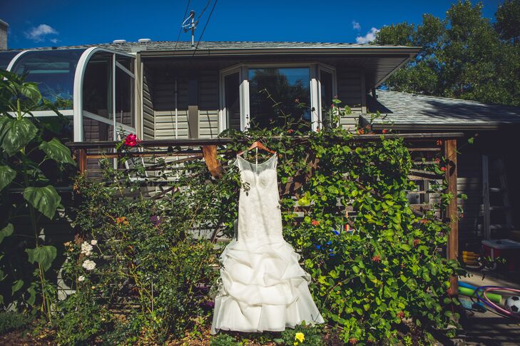 Aline wore a Paloma Blanca mermaid gown with a lace bodice and tiered skirt.