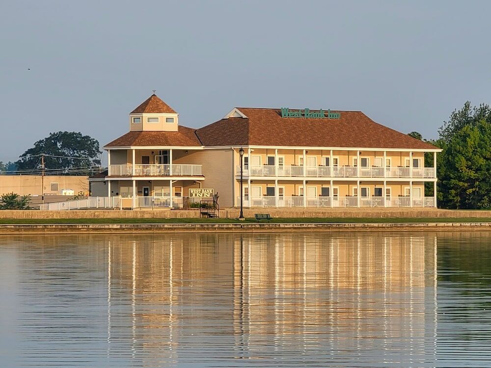 Picture of West Bank Inn