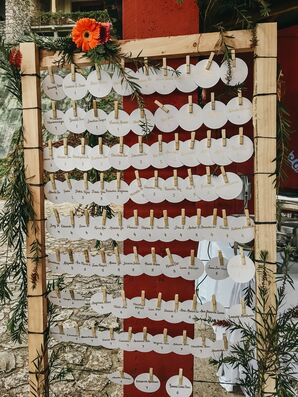 Escort Cards with Wood Frame and Clothespins