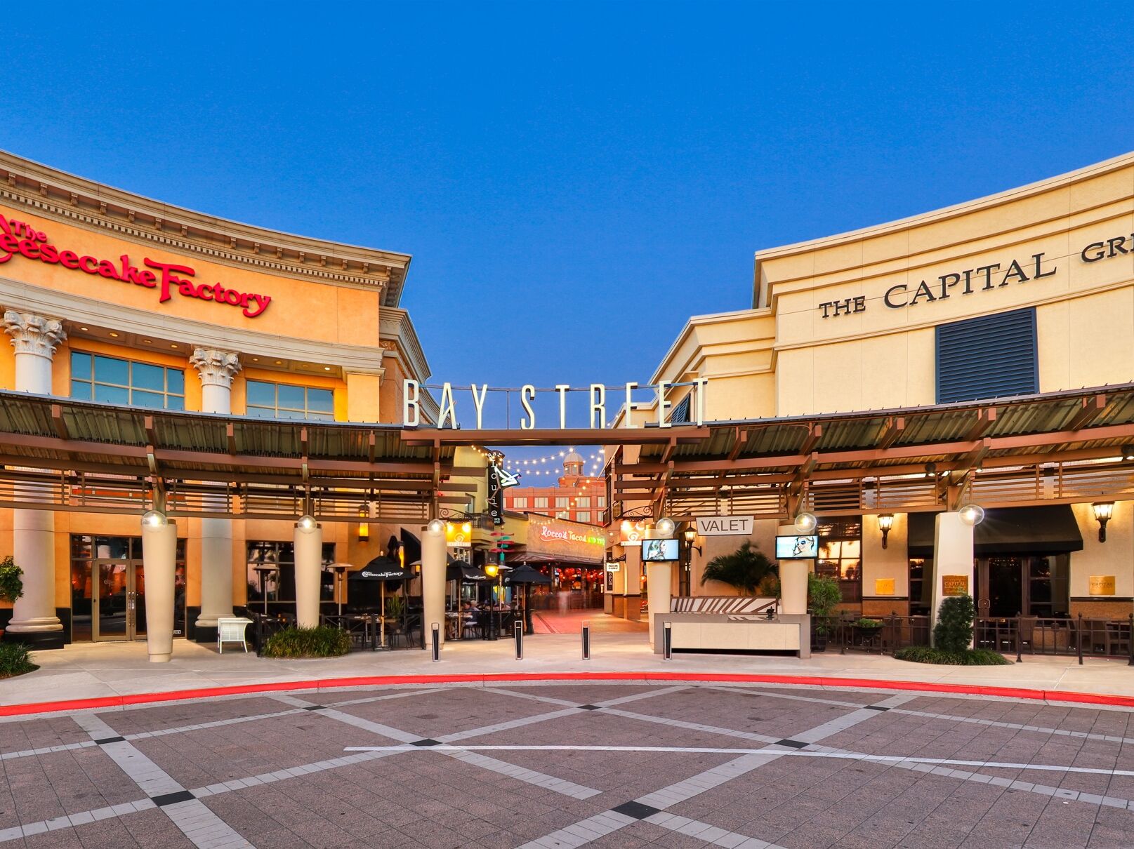 Picture of International Plaza and Bay Street