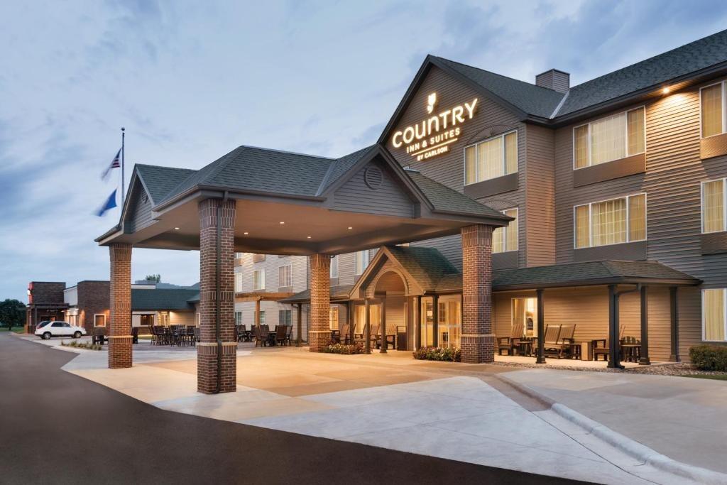 Picture of Country Inn & Suites by Radisson, Mankato Hotel and Conference Center, MN