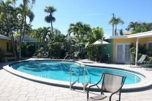 Picture of Alexander Palms Court