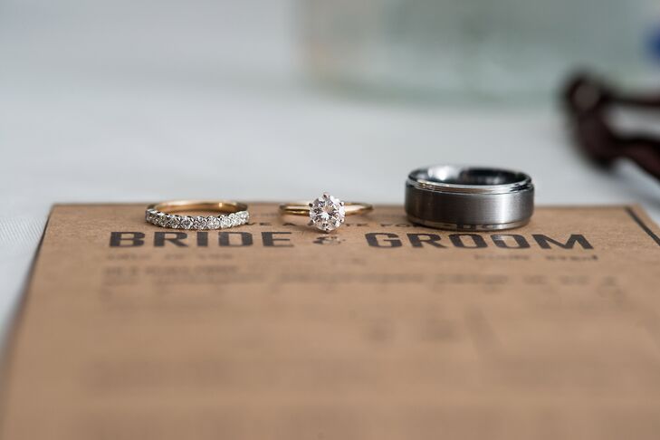 Van proposed to Lauren with his grandmother's ring: a round-cut solitaire set on a gold band.