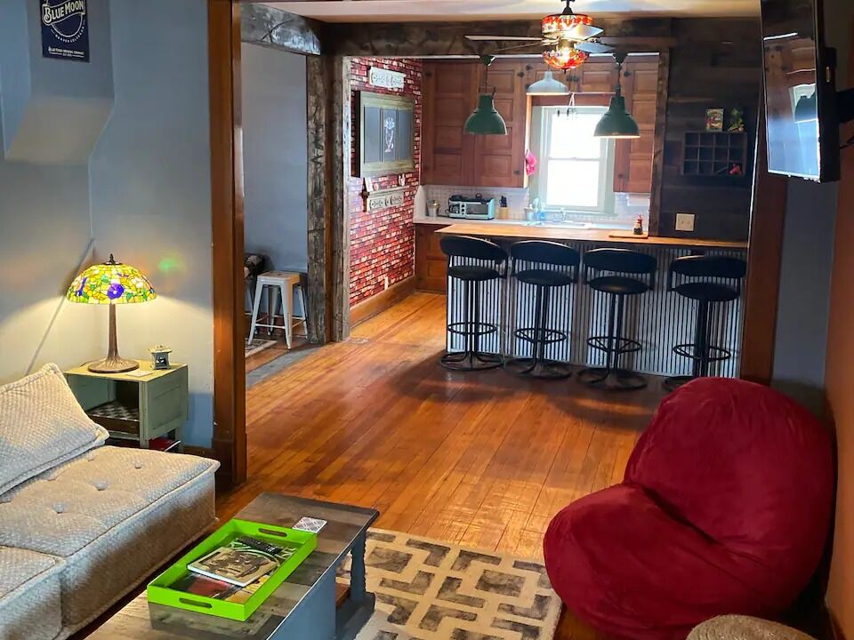 Picture of The Little Red Hen Inn Airbnb
