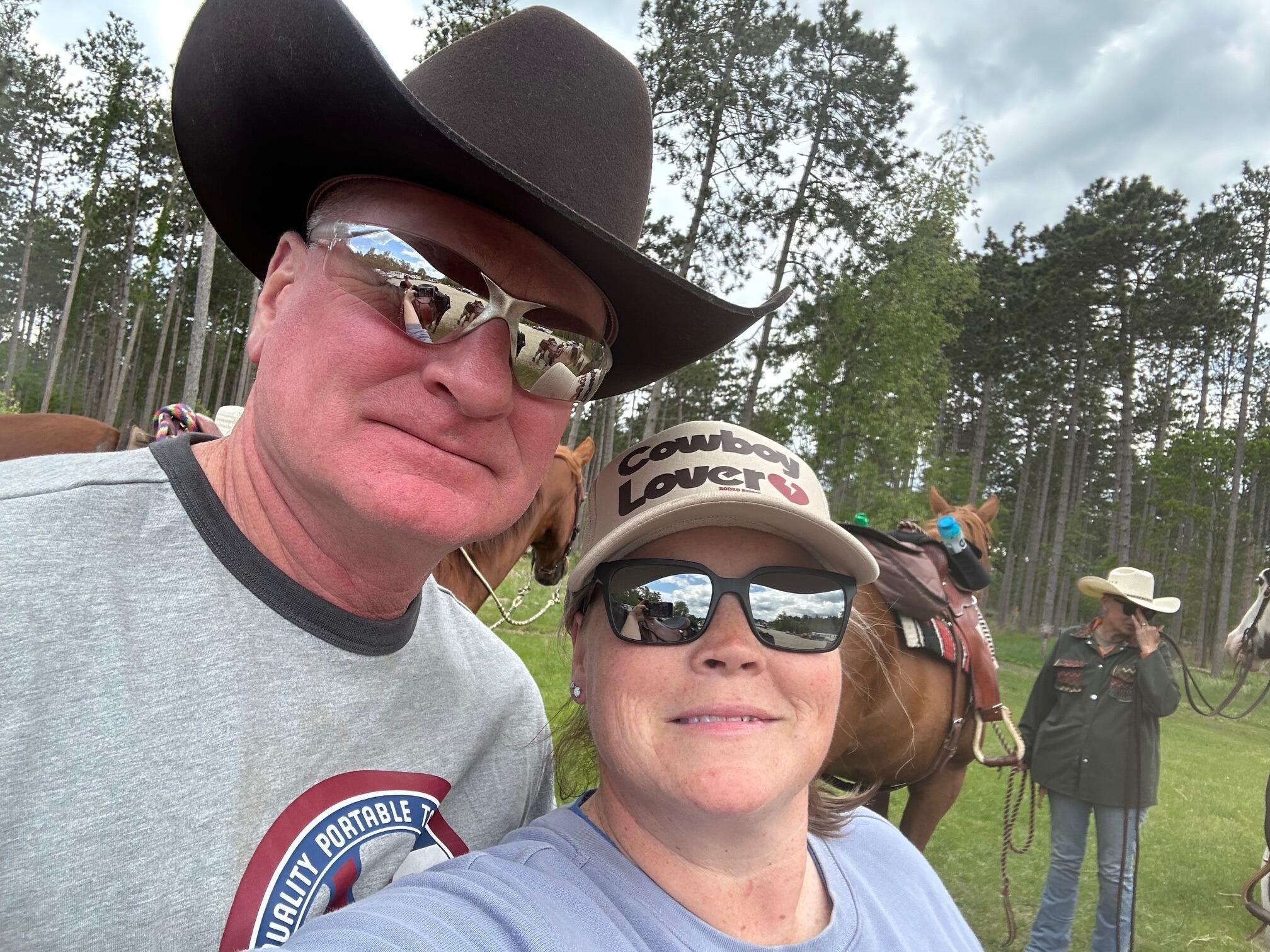Our first horseback riding camping trip! With a weekeneder trailer borrowed from the Bestman, Scott and his wife Kelly, we went to Kettle Moraine South with the sixsome. 