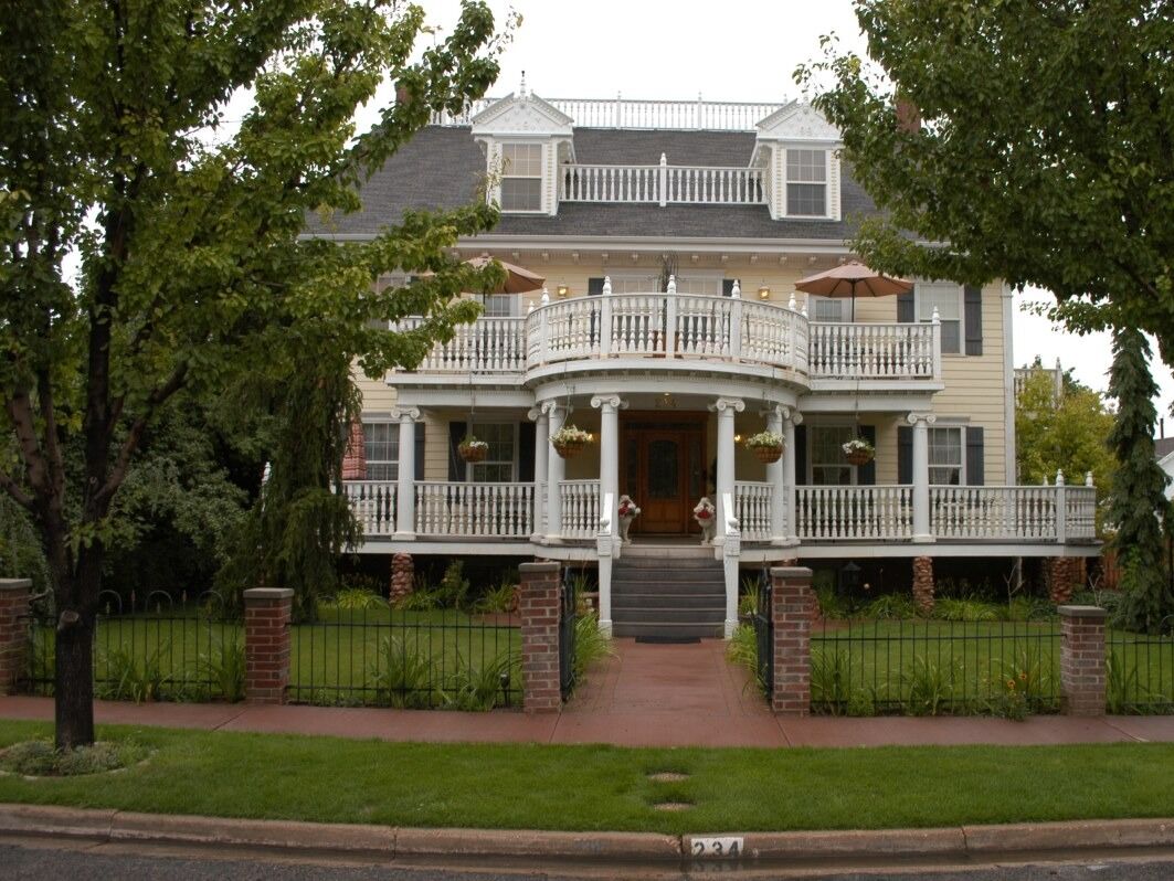 Picture of Big Yellow Inn