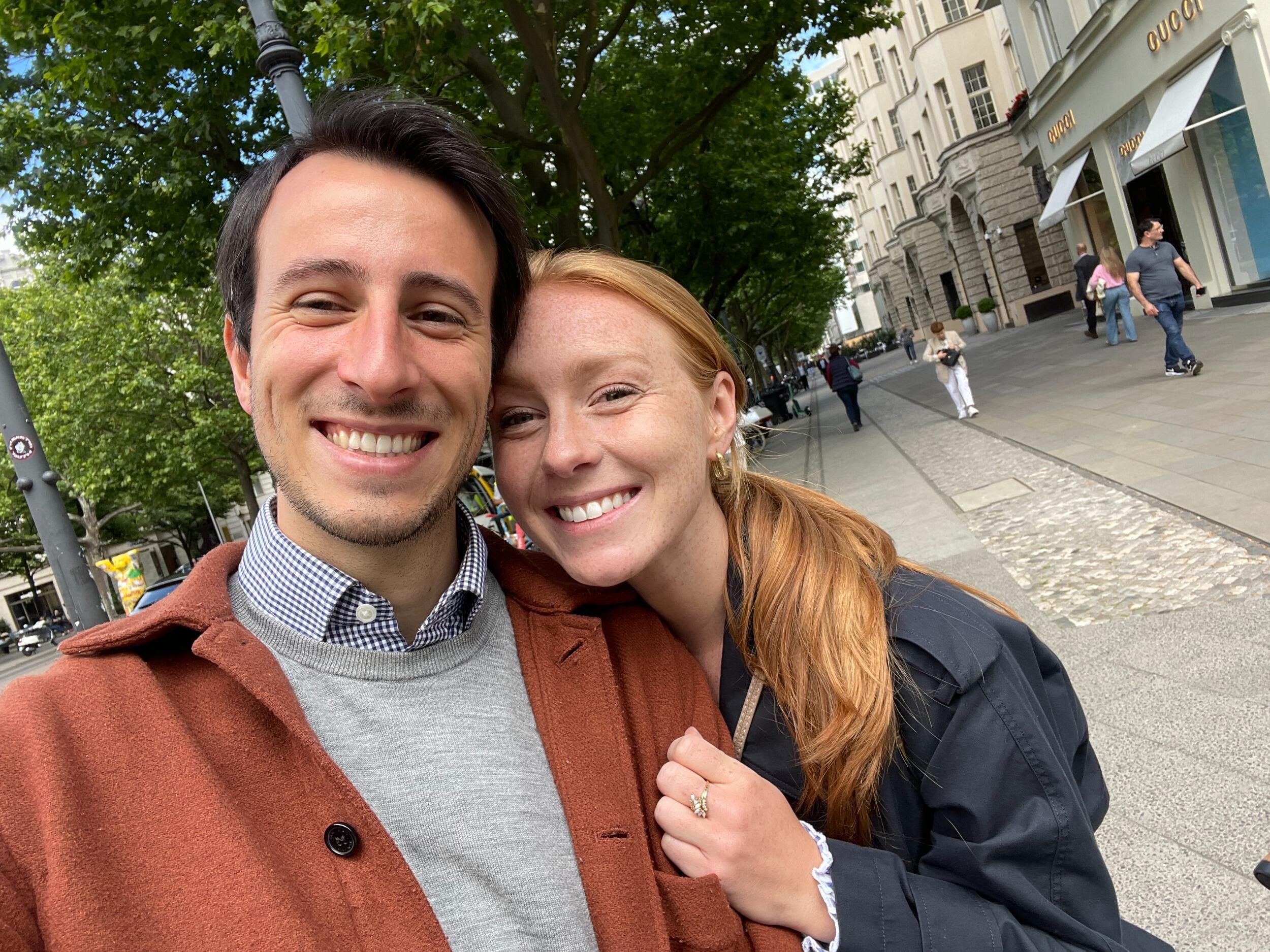 Kate & Antoine bought an apartment in Berlin - making Berlin feel even more like home!

Kate et Antoine ont acheté leur appartement à Berlin, une ville qui est maintenant leur "chez eux" !