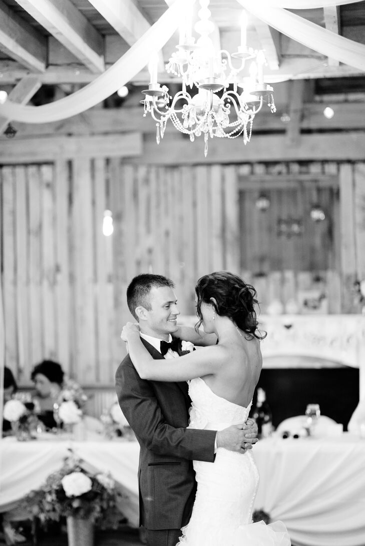 Mark and Amanda share their first dance under a chandelier at their reception at Coffee Creek Ridge.