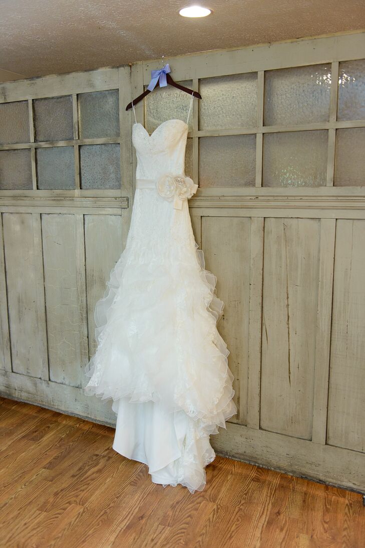 "I wanted my wedding dress to look southern with lace an satin," Amanda said of her strapless, fit and flare dress.