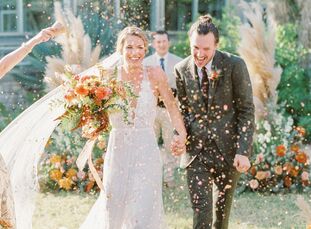Inspired by the natural landscape of Texas, Sarah and Grant tied the knot in a bohemian wedding at The Greenhouse at Driftwood. A palette of terracott