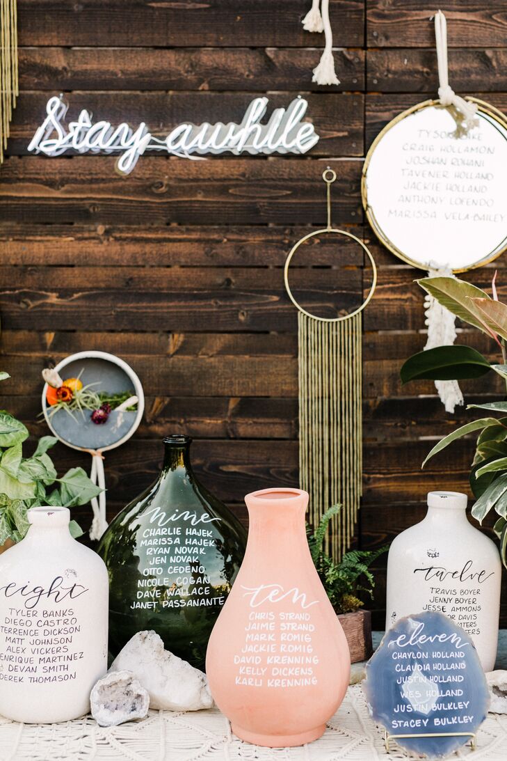 Table Assignments Calligraphed on Vases and Agate Slices