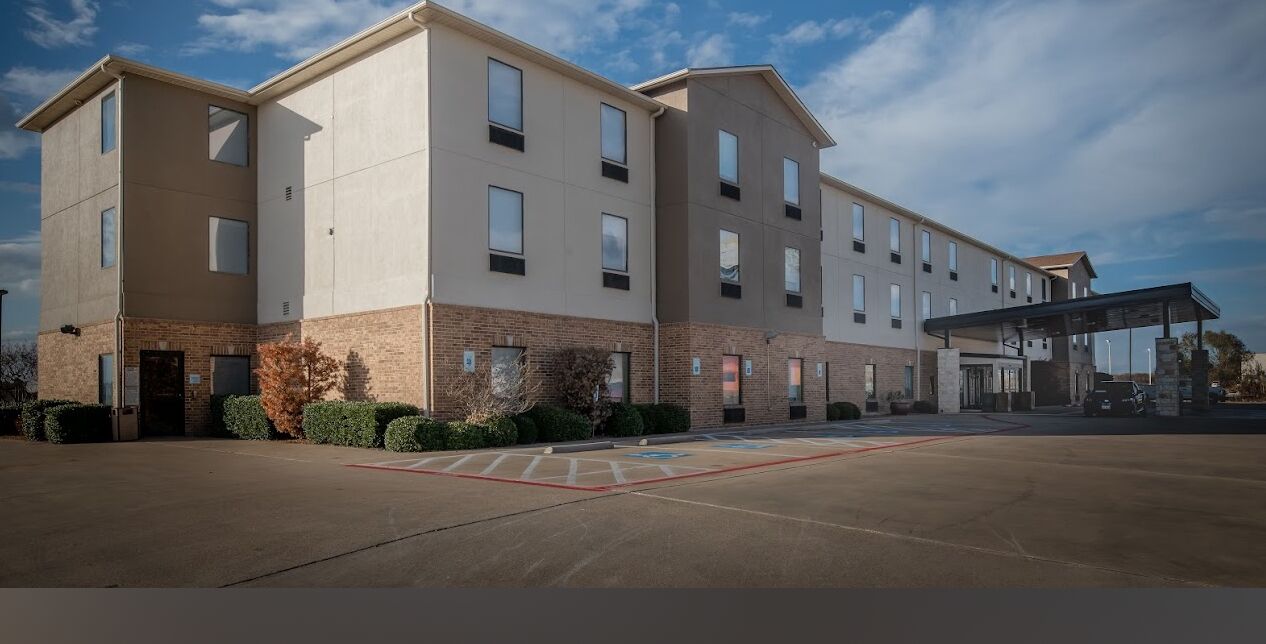 Picture of Holiday Inn Express & Suites N Waco Area - West