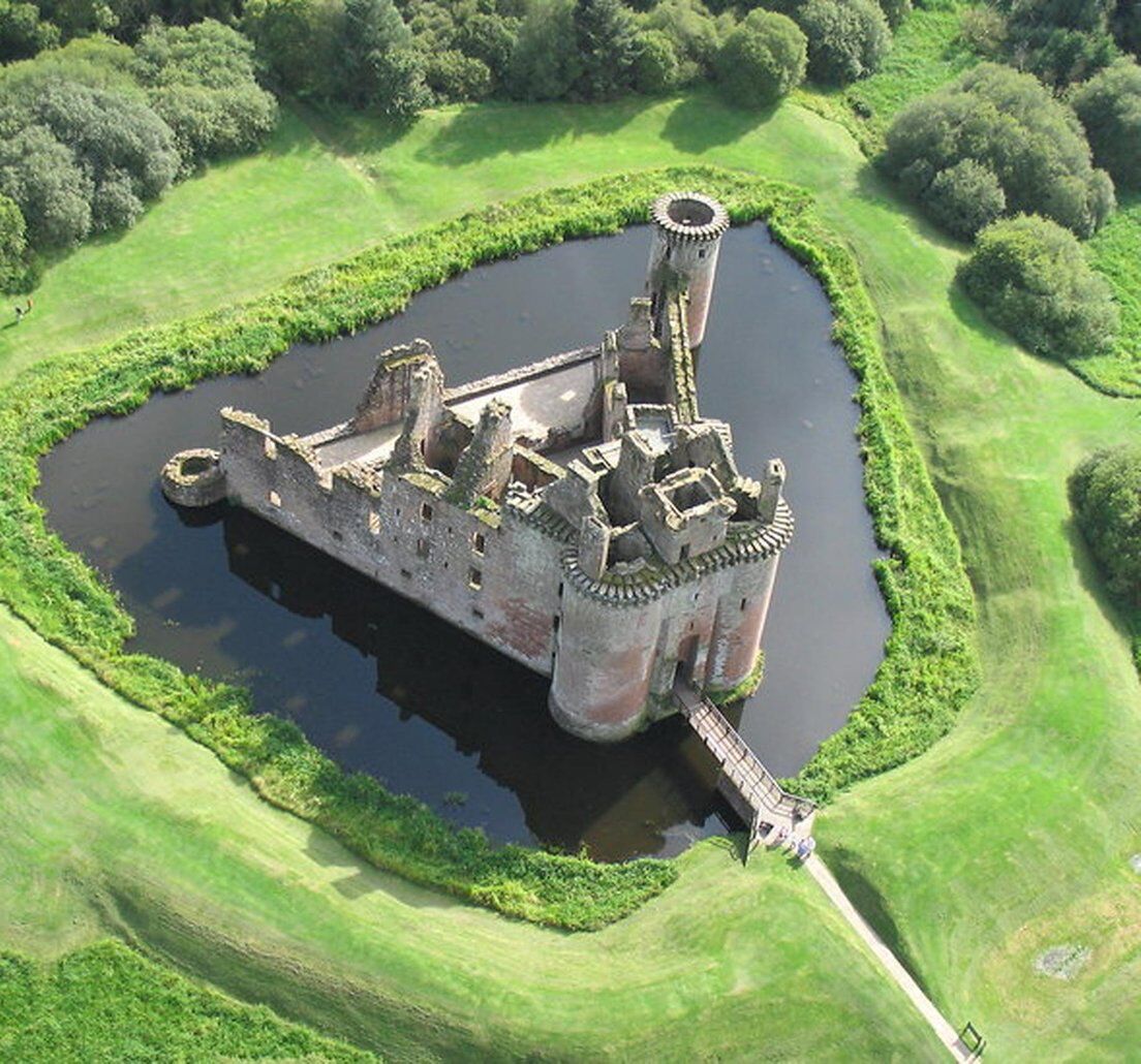 Picture of Caerlaverock Castle
