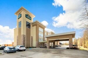 Picture of La Quinta Inn & Suites by Wyndham West Monroe