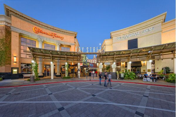 Picture of International Plaza and Bay Street