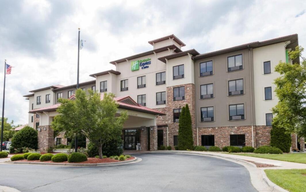 Picture of Holiday Inn Express & Suites Lexington NW-the Vineyard by IHG