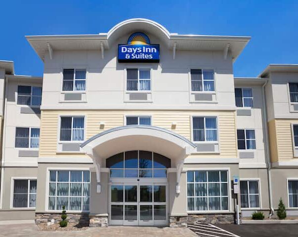 Picture of Days Inn & Suites By Wyndam Altoona