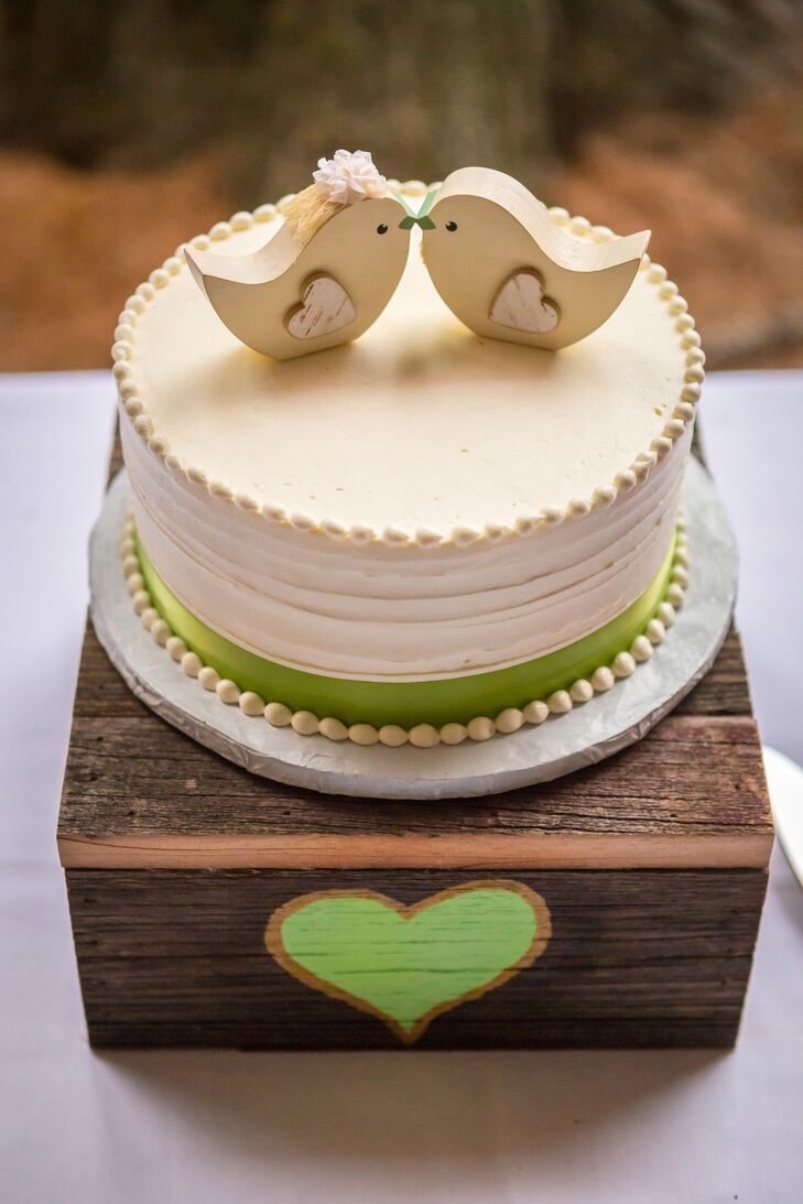 Emily and Nick had a small cake for the cake cutting ceremony, while guests enjoyed a ice cream sundae bar for dessert.