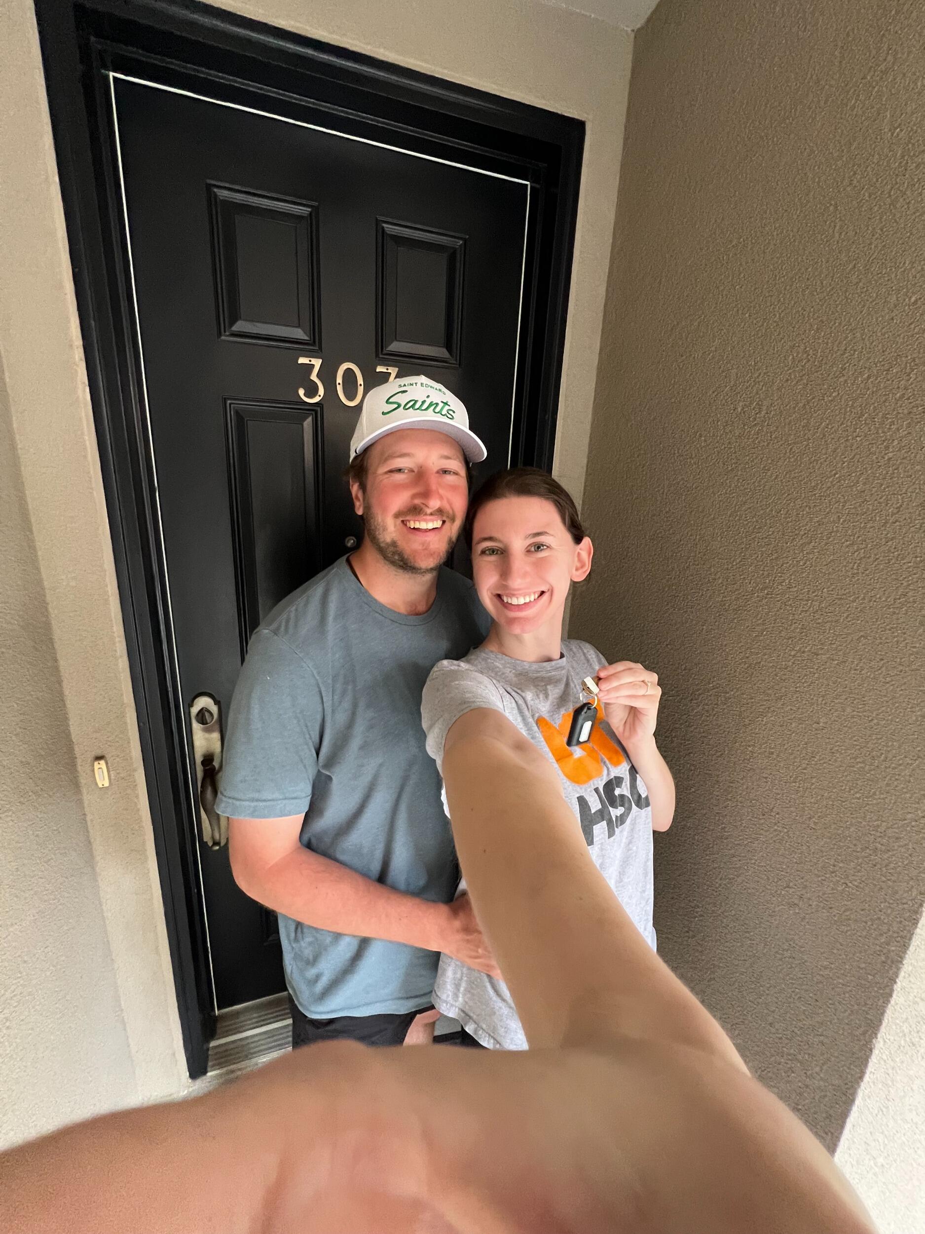 Jack and Kelsie got the keys to their first apartment together!