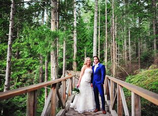 Brady (26, a Wine Representative) and Brandon (32, a Tug Boat Captain) met and started dating in Vancouver in March 2008, after a long year of Brady t