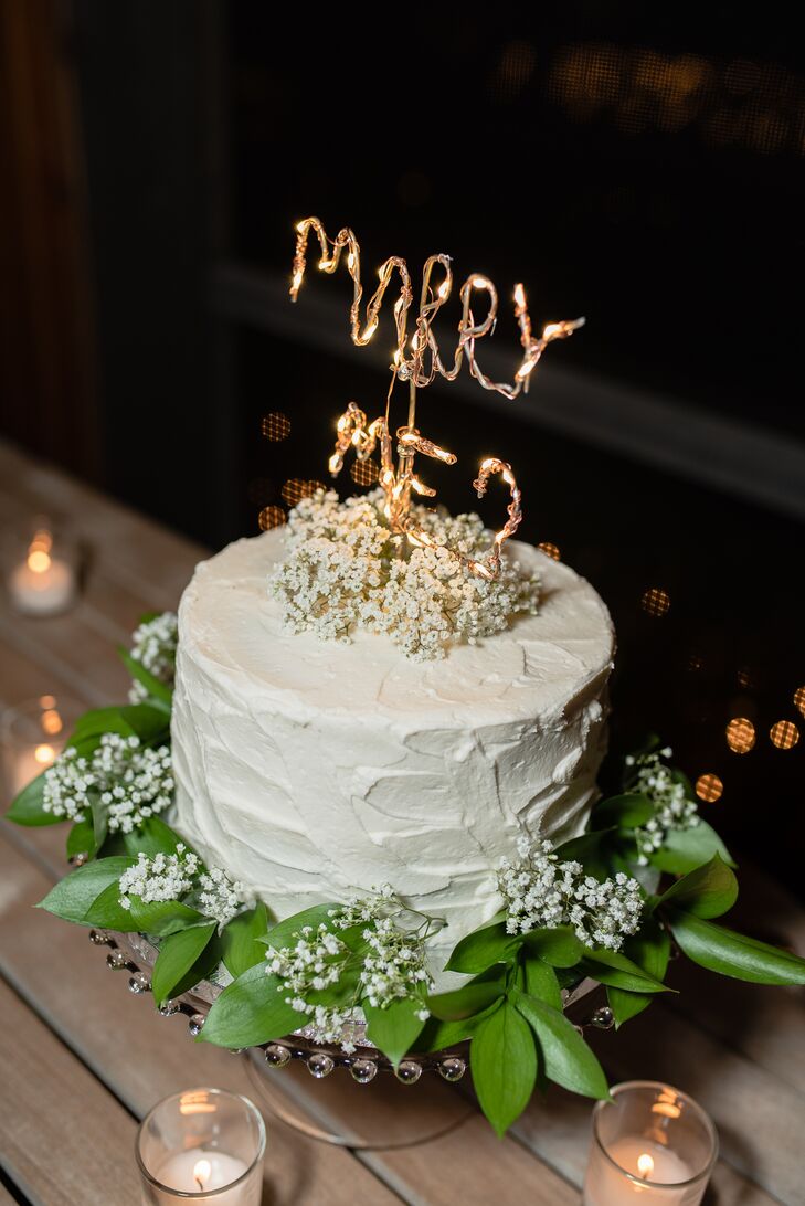 Josh proposed using Christmas lights, so the couple's cake baker made a miniature version as a topper.