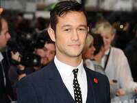 Joseph Gordon Levitt at a movie premiere