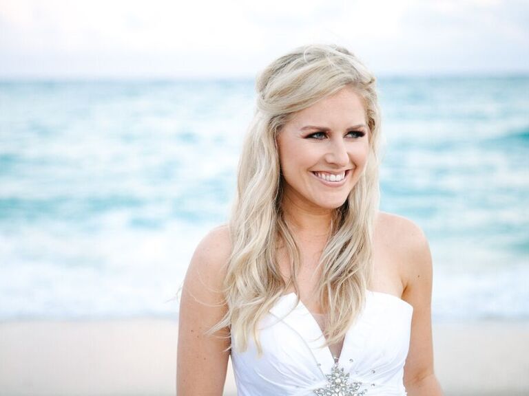 Bride wears her hair loose and natural on her wedding day in Tampa. 