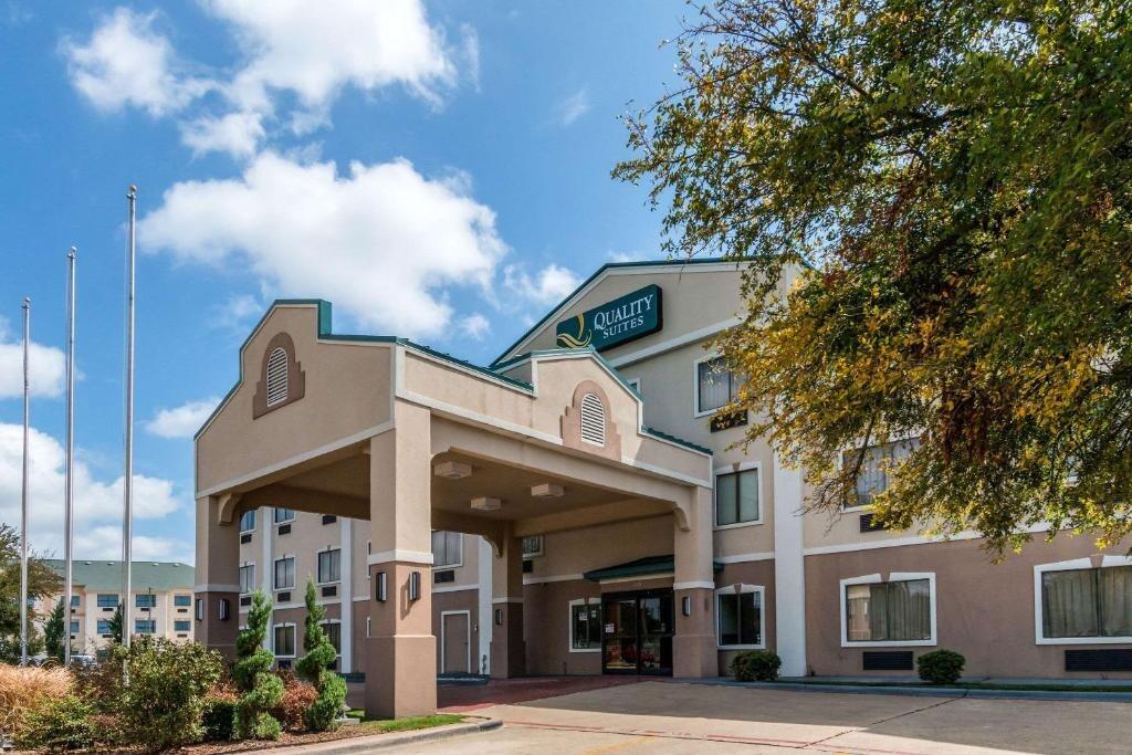 Picture of Quality Suites Burleson - Ft. Worth