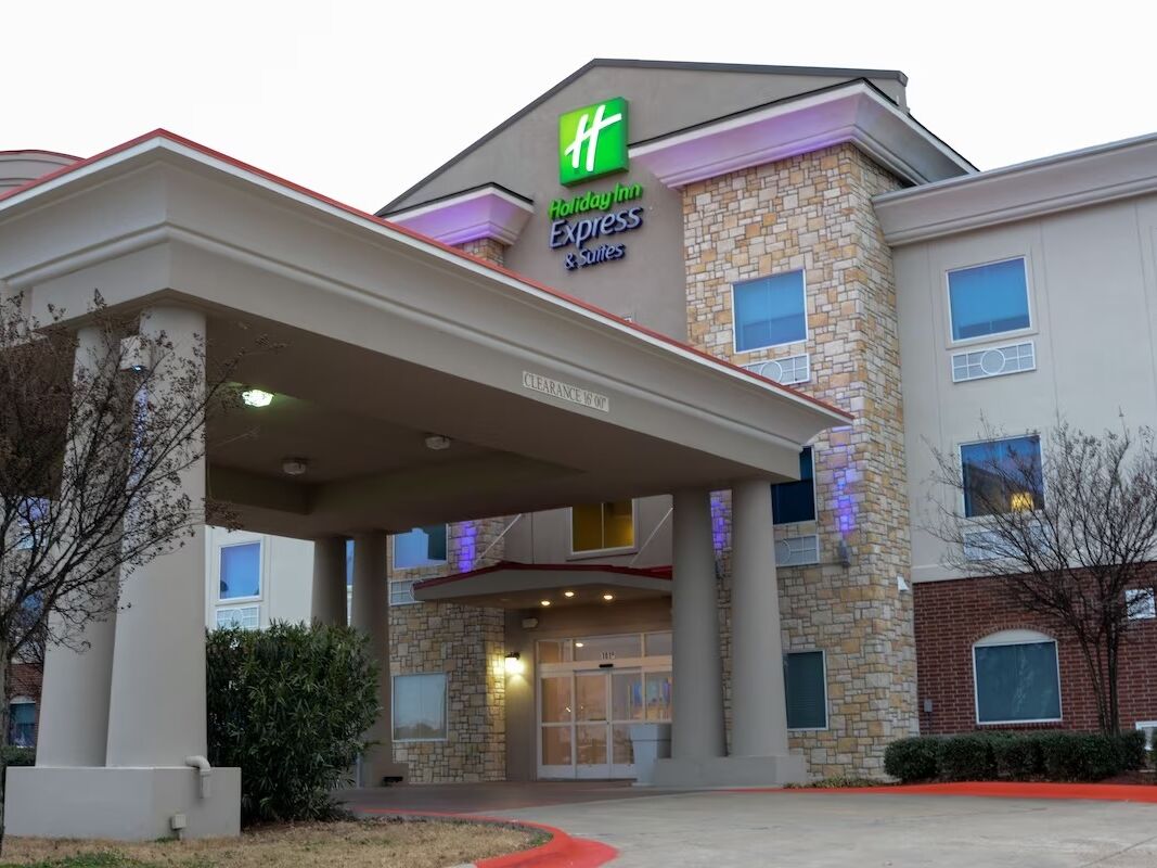Picture of Holiday Inn Express & Suites New Boston