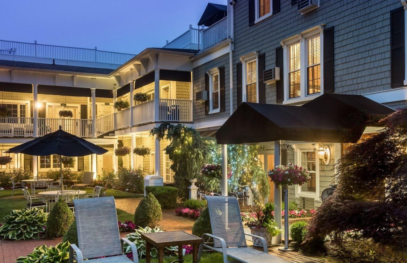 Picture of Chateau Inn and Suites