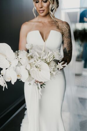 The Bride Carried Phalaenopsis Orchids and Anthurium in the Weddin Bouquet