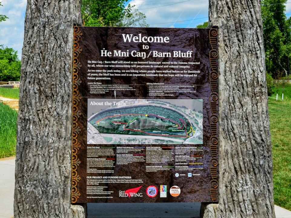 Picture of He Mni Can/Barn Bluff Parking Lot