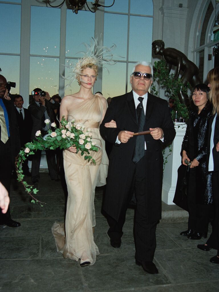 Kristen McMenamy wears a Chanel wedding dress in 1997. 