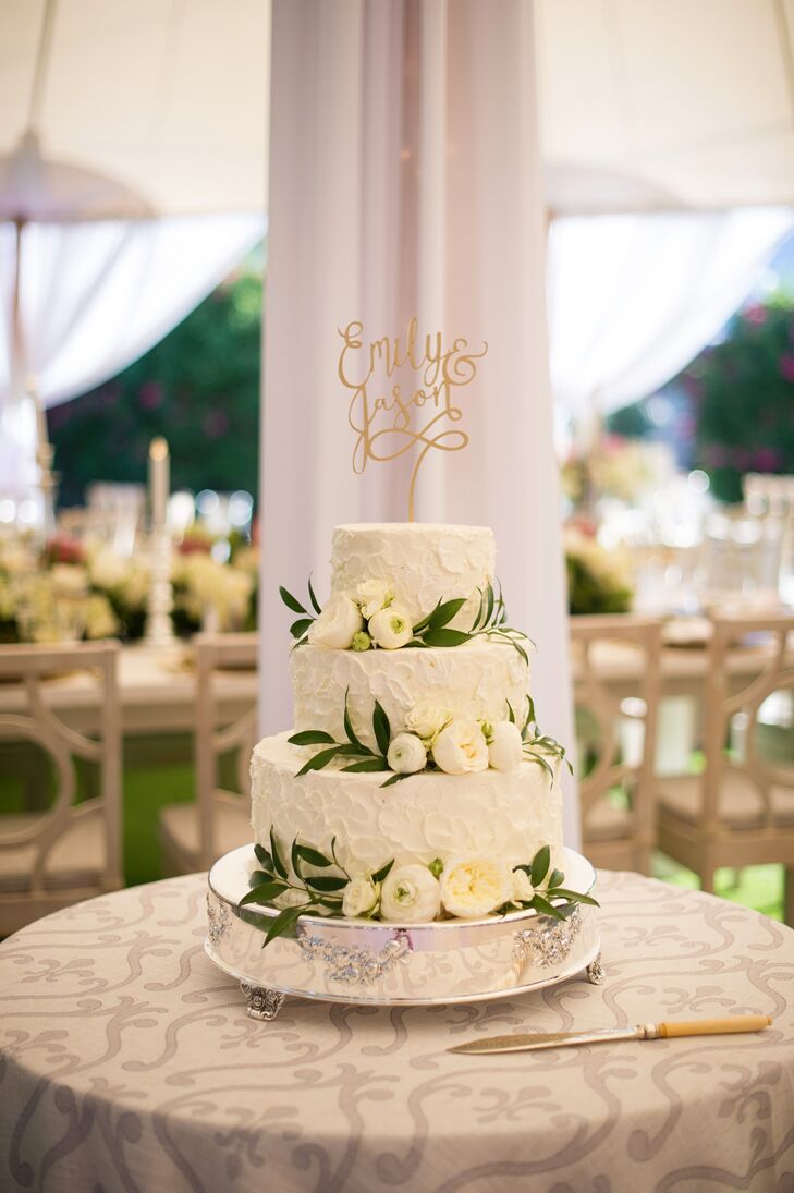 The Tipsy Cake Company in Boca Grande, Florida, whipped up a decadent three-tier carrot cake with cream cheese frosting for Emily and Jason’s after-dinner treat. Clusters of ivory garden roses and ranunculus framed by vines and a personalized gold script cake topper decorated the cake, striking the perfect balance of whimsy and Provencal elegance.