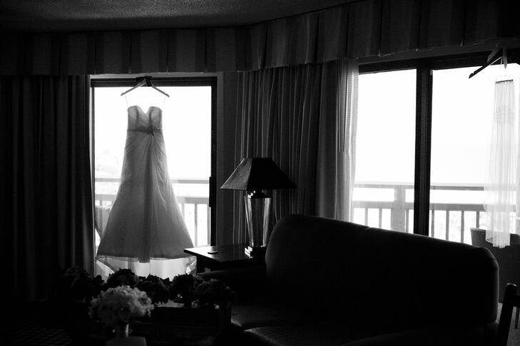 While perusing The Knot, Stephanie found Exquisite Bride in Murrysville, Pennsylvania where she purchased her Maggie Sottero wedding dress made of Paris chiffon.