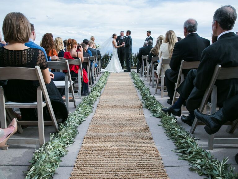Jute aisle runner featuring green garlands on each side. 