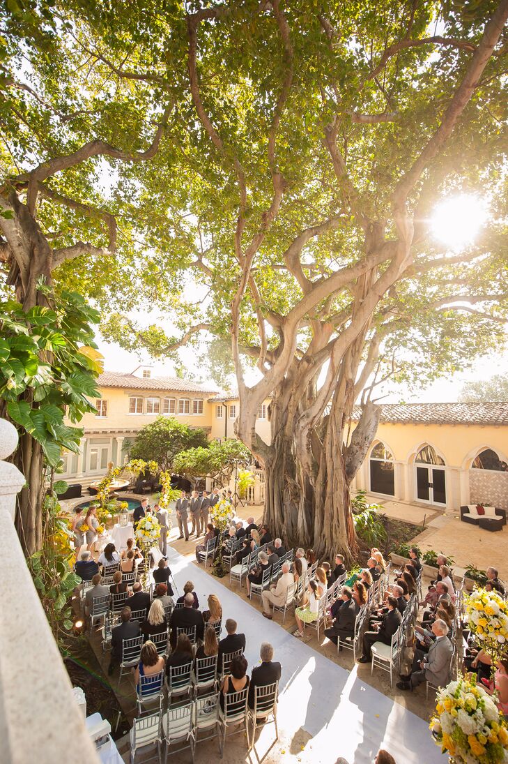Terri and Matt chose their historic venue for it’s courtyard and natural atmosphere, which later inspired their decor.“I fell in love with the large 100-year-old Banyan trees in the center courtyard,” says Terri.
