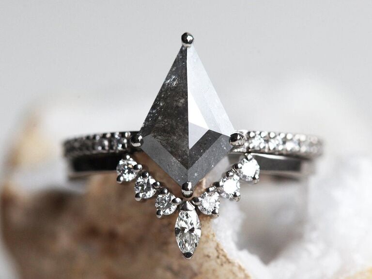 KITE-CUT SALT & PEPPER DIAMOND RING WITH DIAMOND BAND