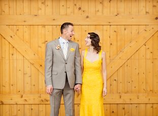 Shauna Twardzik (34 and a high school ceramics and photography teacher) and Jason Heine (39 and a physician) met online. They took a vacation to Sri L