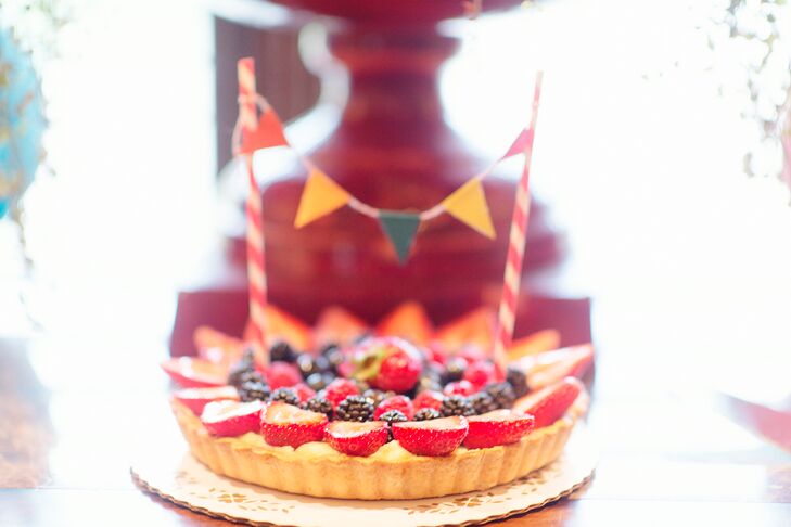 “We wanted an alternative to a wedding cake,” Shauna says. They offered three homemade pies: key line, chocolate silk and a fresh fruit tart. rn
