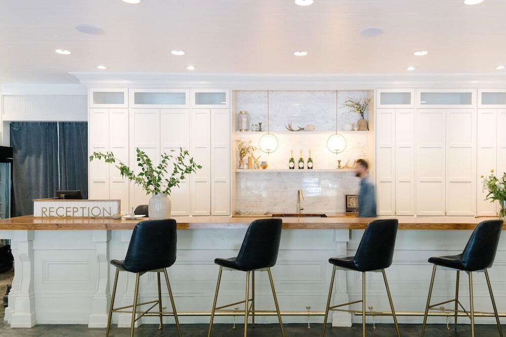 Picture of Hotel Cashiers