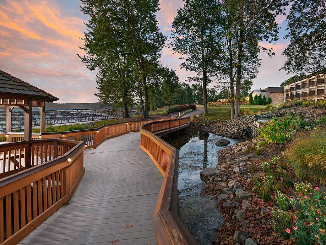 Picture of Fourwinds Lakeside Inn & Marina