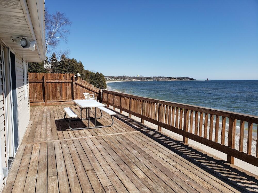 Picture of Algoma Beach Motel