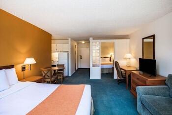 Picture of Howard Johnson Hotel Elk Lake