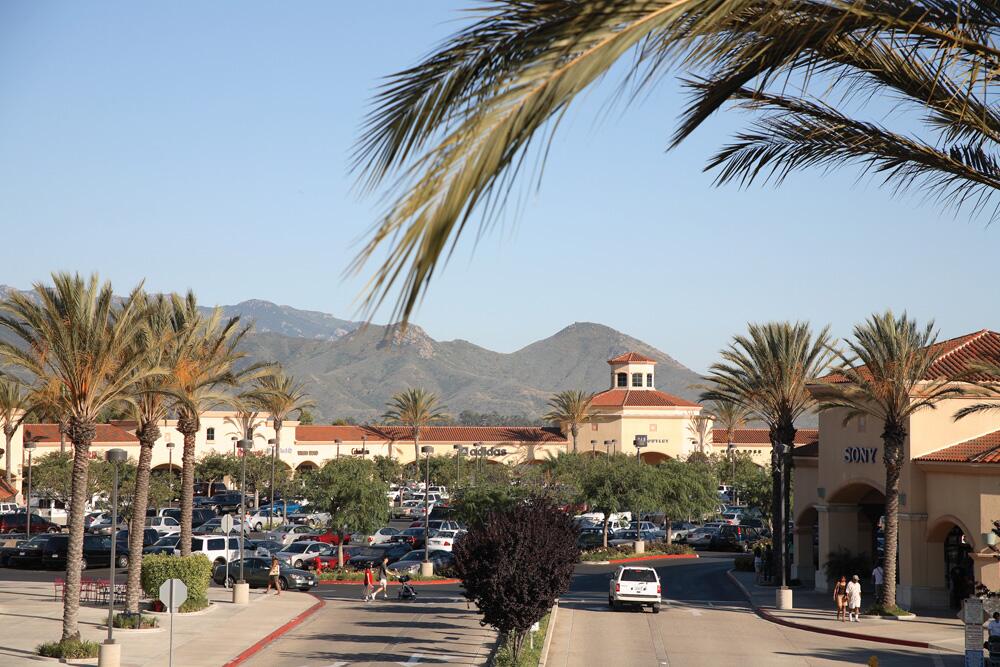 Picture of Camarillo Outlets - Main Court